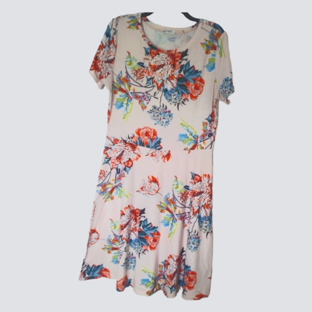 HUHOT XXL Tee Shirt Dress Cream colored with Beautiful floral pattern